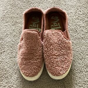 Mad love sherpa slip on pink size 7